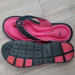 Nike flip flops size 8